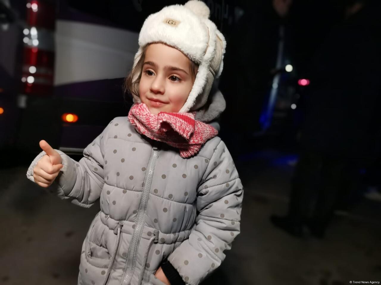 В Джебраил возвращается очередная группа бывших вынужденных переселенцев