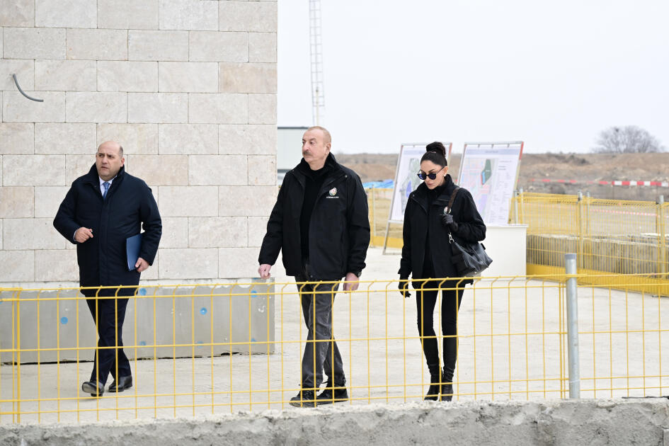 Президент Ильхам Алиев и Первая леди Мехрибан Алиева ознакомились с ходом строительных работ, проводимых в отеле Hilton Garden Inn в городе Агдам