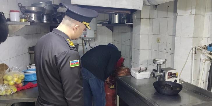 В Баку проверили условия использования газовых баллонов