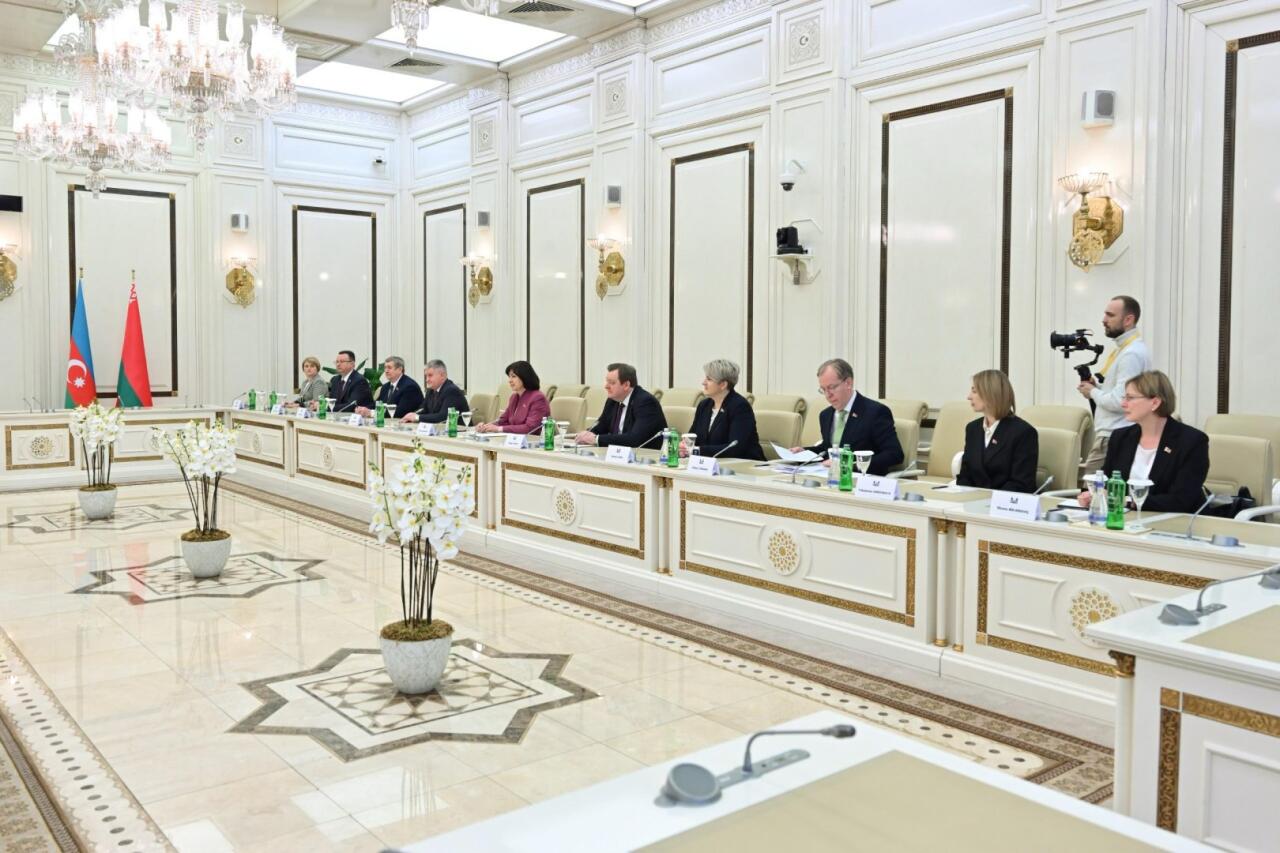 Sahibə Qafarova Natalya Koçanova ilə Azərbaycan-Belarus parlamentlərarası münasibətlərini müzakirə edib