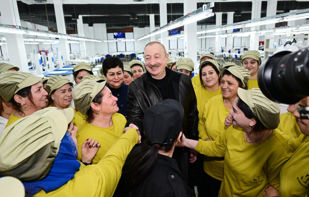 Президент Ильхам Алиев ознакомился с деятельностью Ханкендинской швейной фабрики