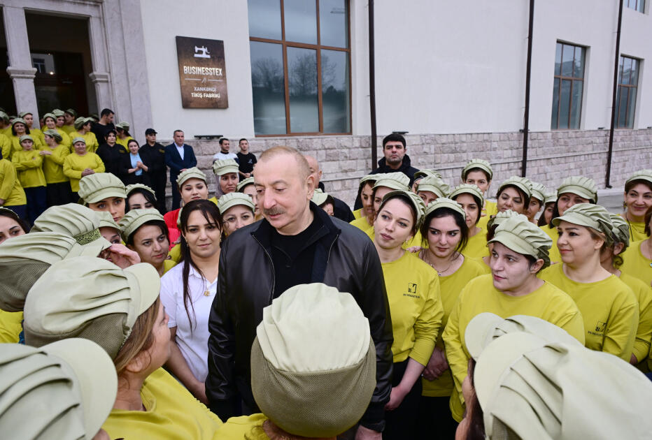 Президент Ильхам Алиев ознакомился с деятельностью Ханкендинской швейной фабрики