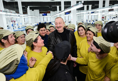 Президент Ильхам Алиев ознакомился с деятельностью Ханкендинской швейной фабрики - ФОТО - ВИДЕО