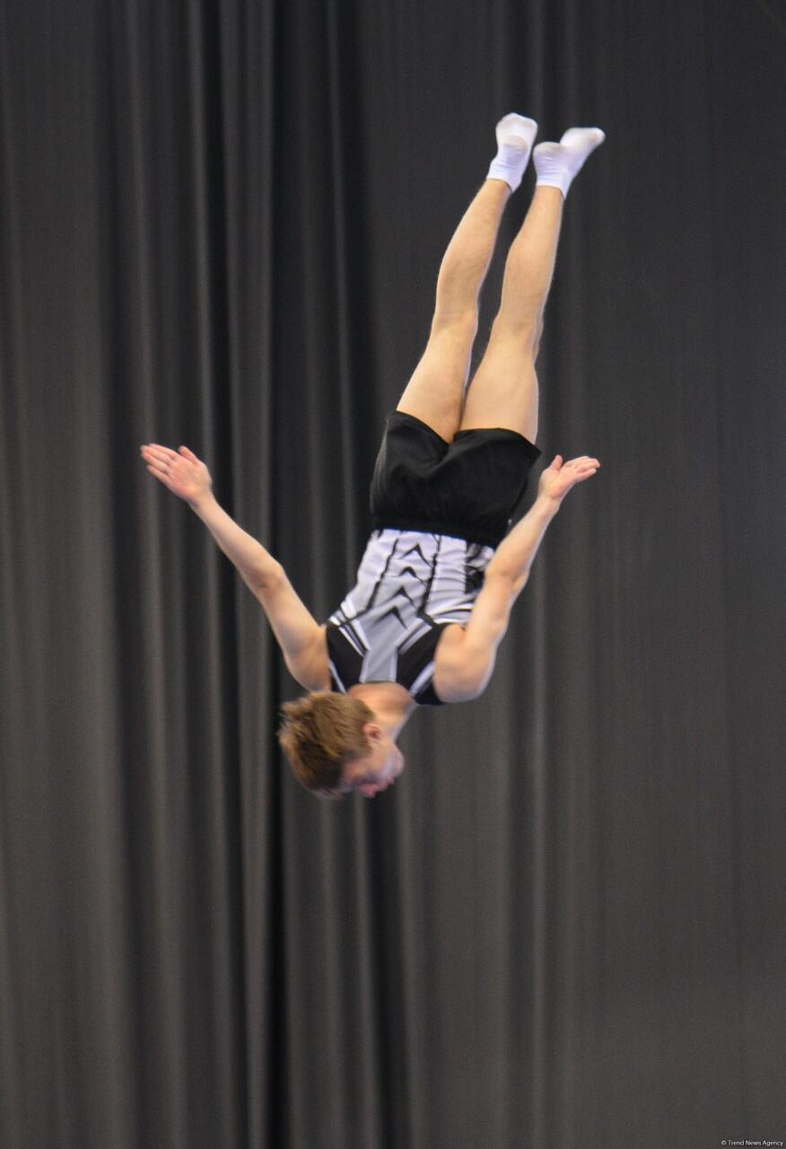 В Баку стартовал Кубок мира по прыжкам на батуте и тамблингу