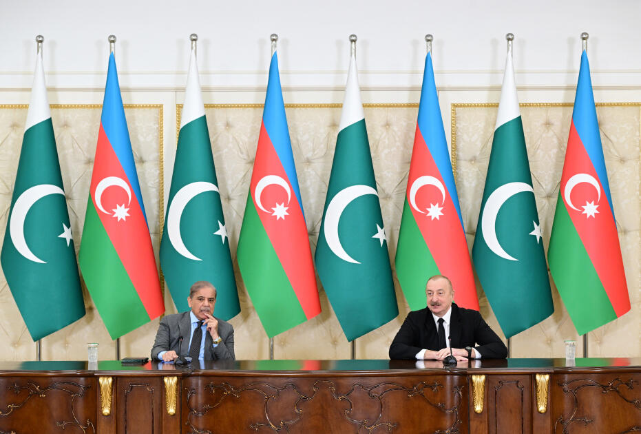Президент Ильхам Алиев и премьер-министр Пакистана Мухаммад Шахбаз Шариф выступили с заявлениями для прессы