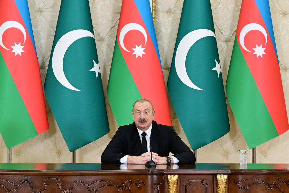 Президент Ильхам Алиев и премьер-министр Пакистана Мухаммад Шахбаз Шариф выступили с заявлениями для прессы