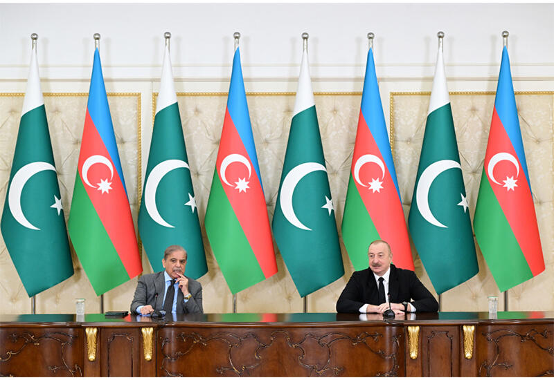 Президент Ильхам Алиев и премьер-министр Пакистана Мухаммад Шахбаз Шариф выступили с заявлениями для прессы