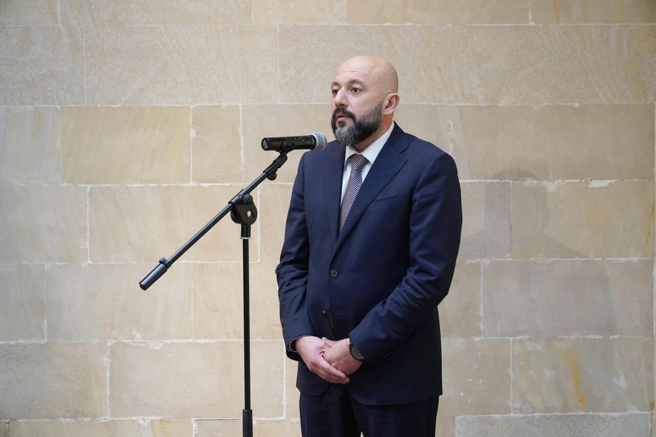 İçərişəhərdə Reza Deqatinin “Xocalı-Yaralı ruhlar” adlı sərgisi açılıb