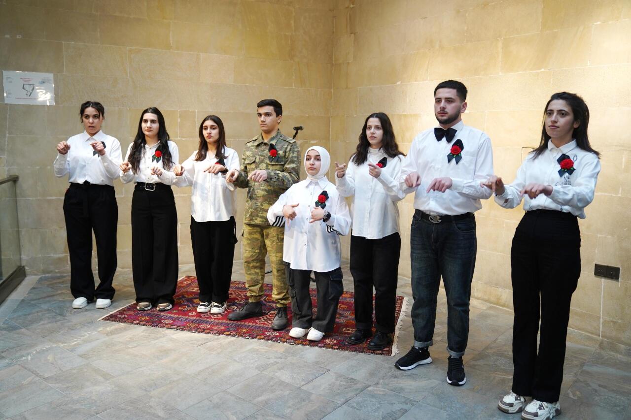 İçərişəhərdə Reza Deqatinin “Xocalı-Yaralı ruhlar” adlı sərgisi açılıb