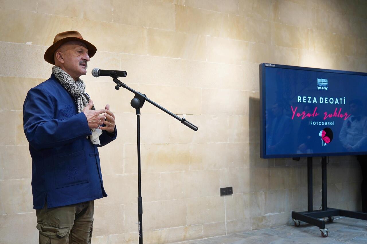 İçərişəhərdə Reza Deqatinin “Xocalı-Yaralı ruhlar” adlı sərgisi açılıb