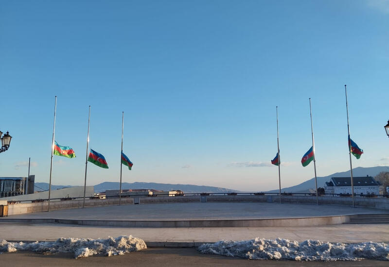 В Ханкенди, Ходжалы и Агдере приспущены флаги в связи с годовщиной Ходжалинского геноцида