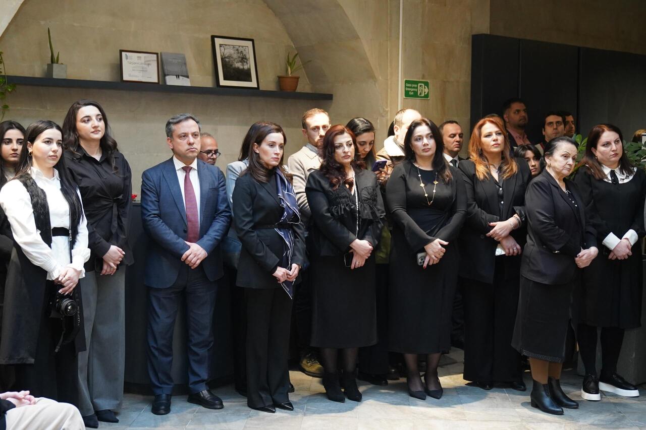 İçərişəhərdə Reza Deqatinin “Xocalı-Yaralı ruhlar” adlı sərgisi açılıb