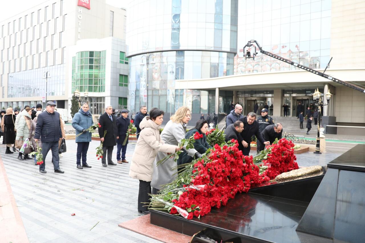 Руководство Минздрава Азербайджана почтило память жертв Ходжалинского геноцида