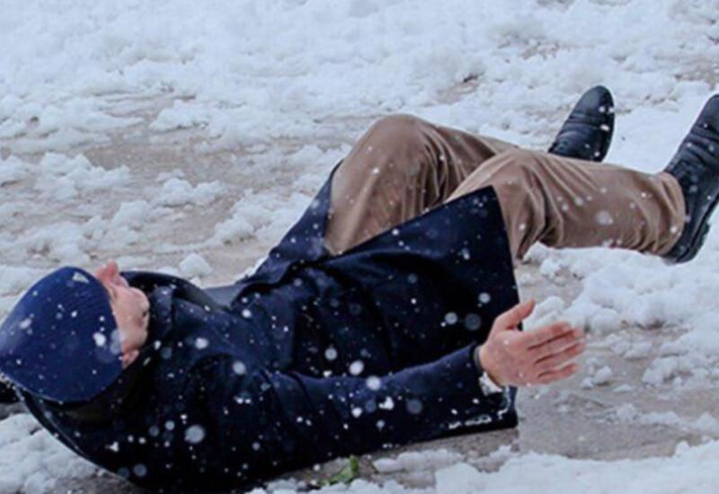 Qarlı havada xəsarət alanların sayı