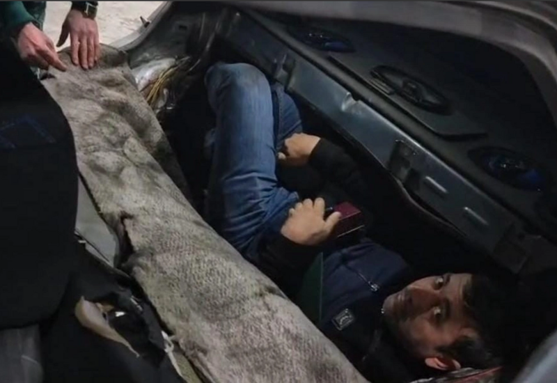 Maşının baqajında ölkədən qaçmaq istəyən şəxs tutuldu