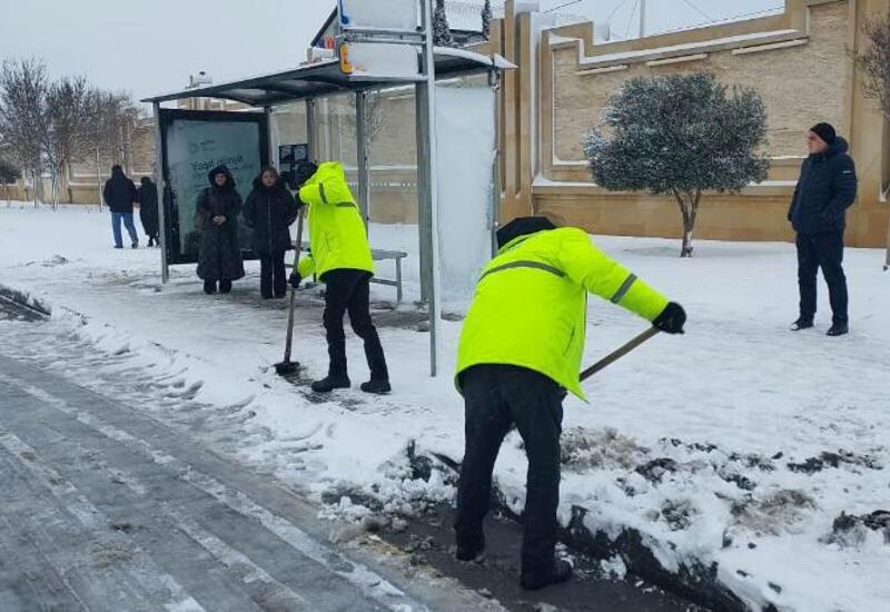 Paytaxtda qardan təmizləmə işləri davam edir