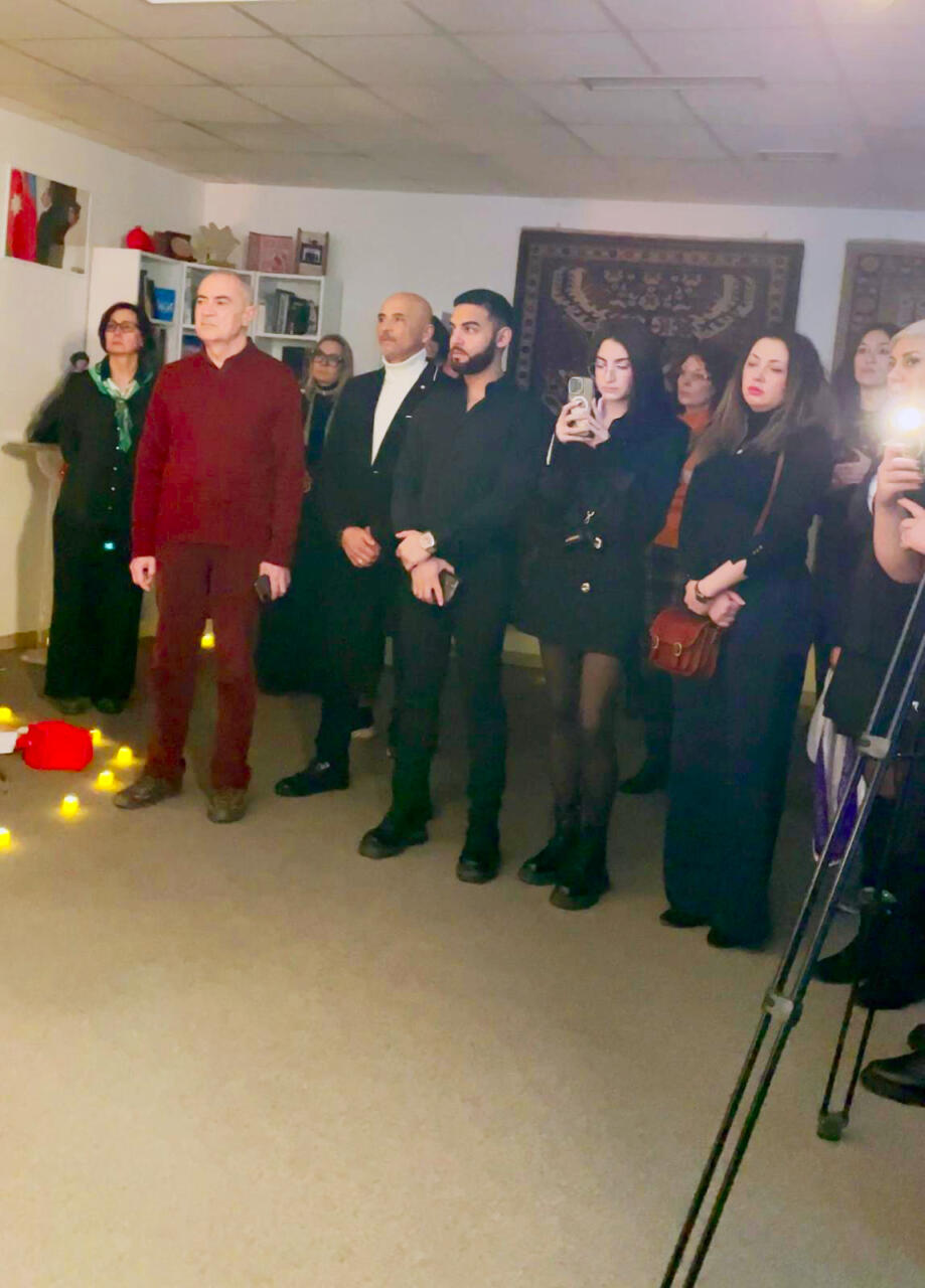 В Праге представили "Гармонию двух красот: азербайджанского ковра и чешского хрусталя"