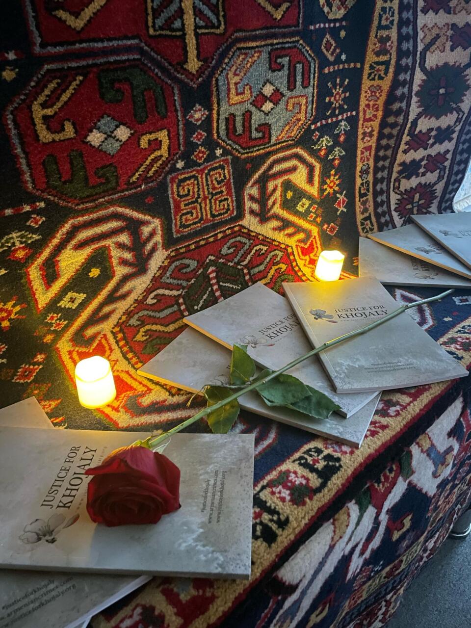 В Праге представили "Гармонию двух красот: азербайджанского ковра и чешского хрусталя"