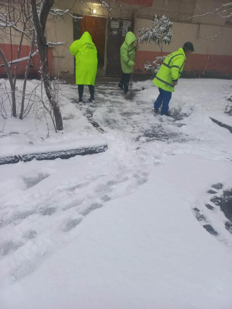 Paytaxtda qardan təmizləmə işləri davam edir