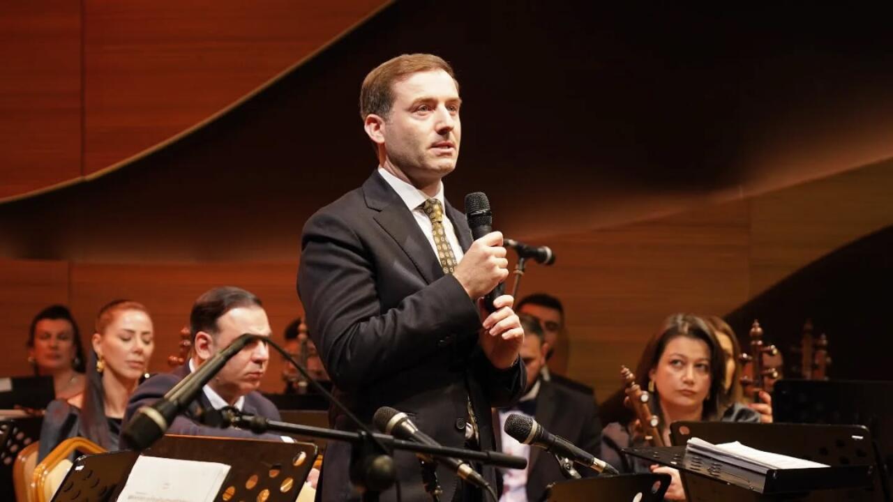 Почтение и любовь азербайджанской молодежи к мугаму