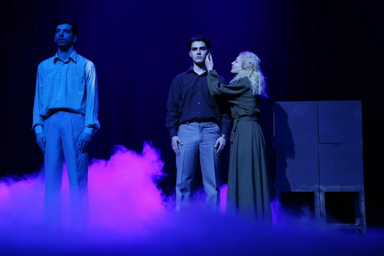 Премьера в Баку - автор показывает мертвых не в виде привидений, а как добрых людей