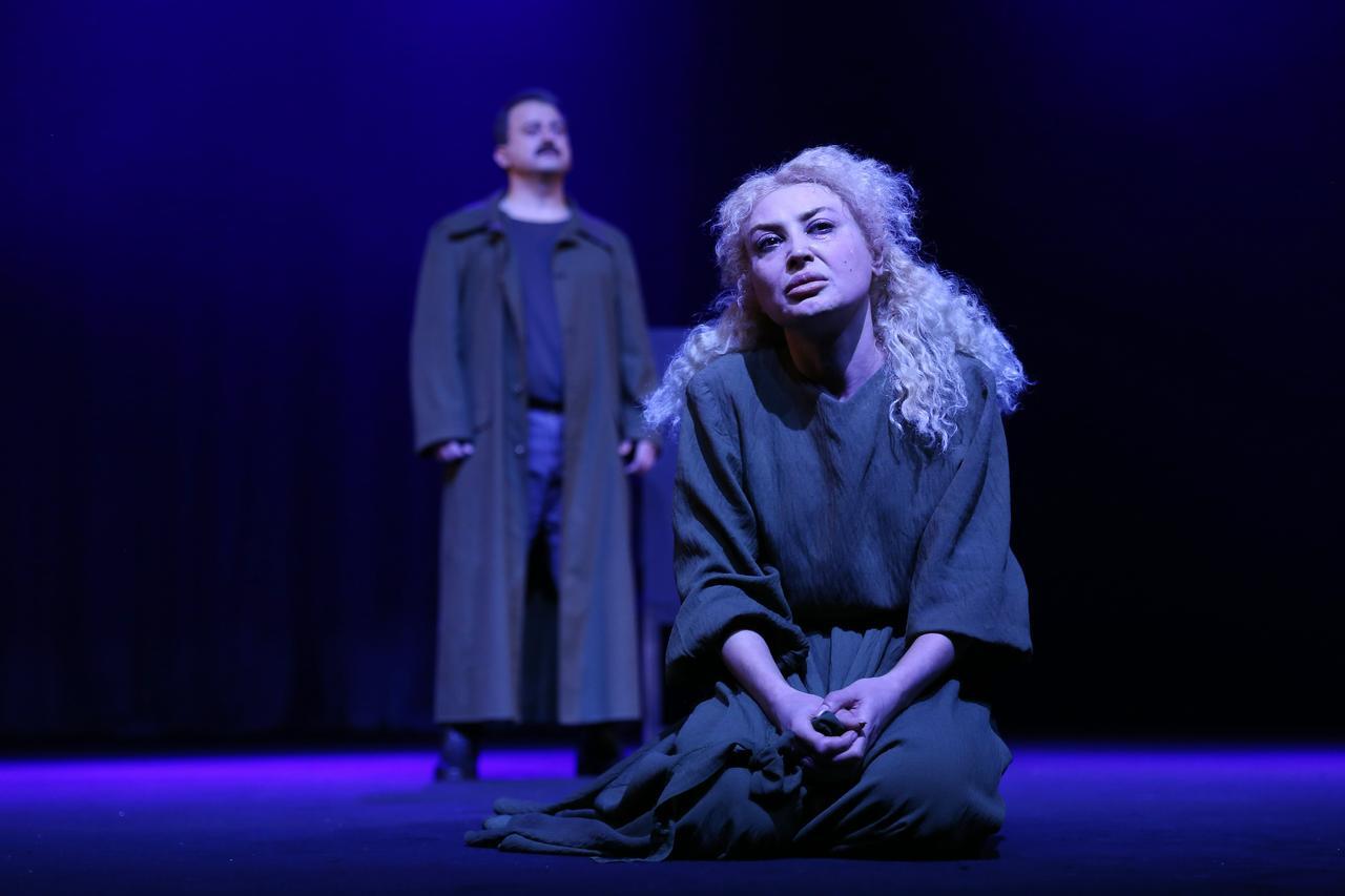 Премьера в Баку - автор показывает мертвых не в виде привидений, а как добрых людей