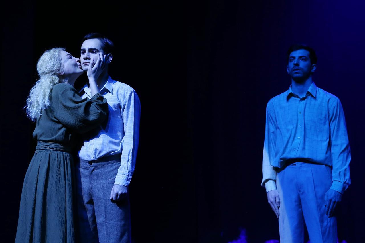 Премьера в Баку - автор показывает мертвых не в виде привидений, а как добрых людей