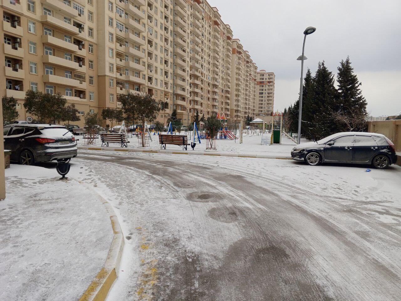 Баку снова замело