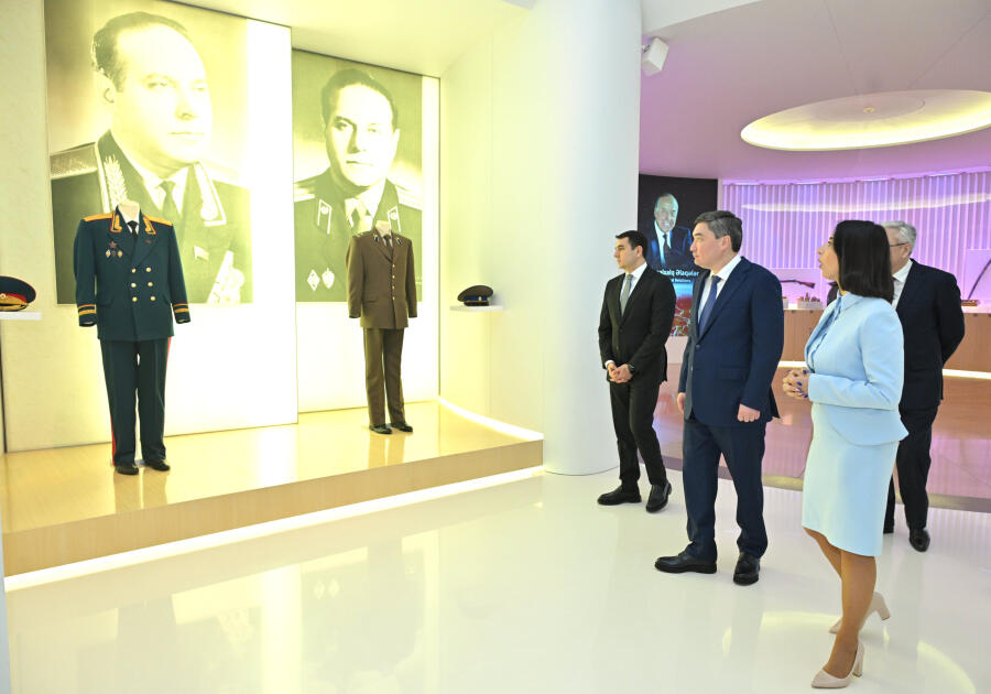 Qazaxıstanın Baş naziri Heydər Əliyev Mərkəzində olub