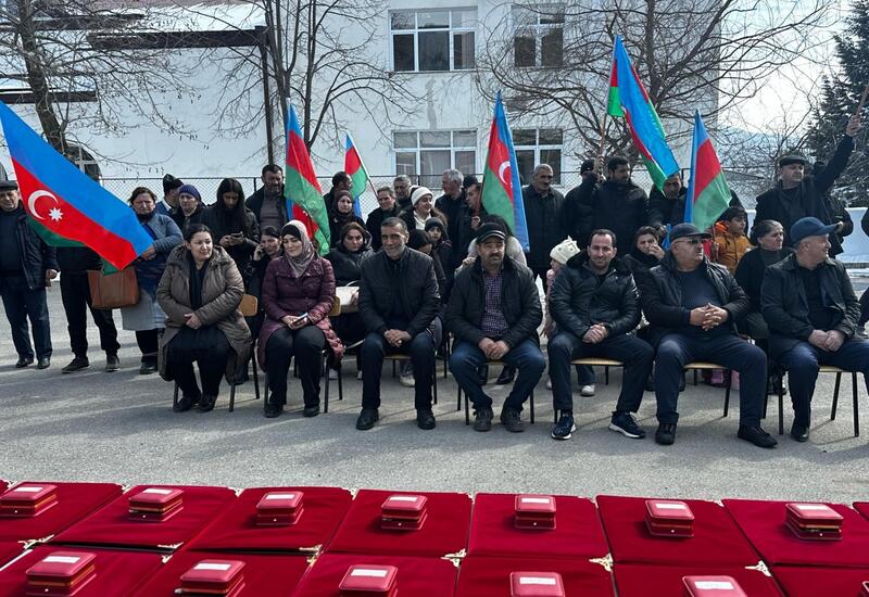 Группе бывших вынужденных переселенцев, прибывших в село Гасанриз вручены ключи от квартир