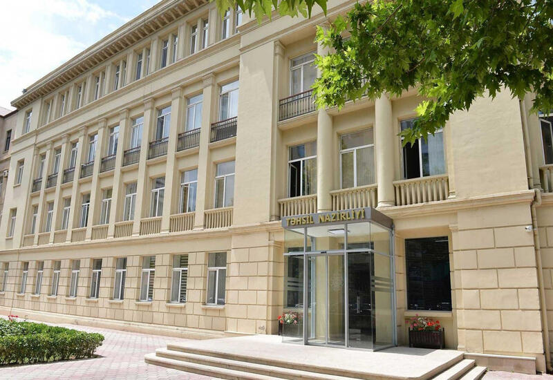 В Баку уволили директора школы