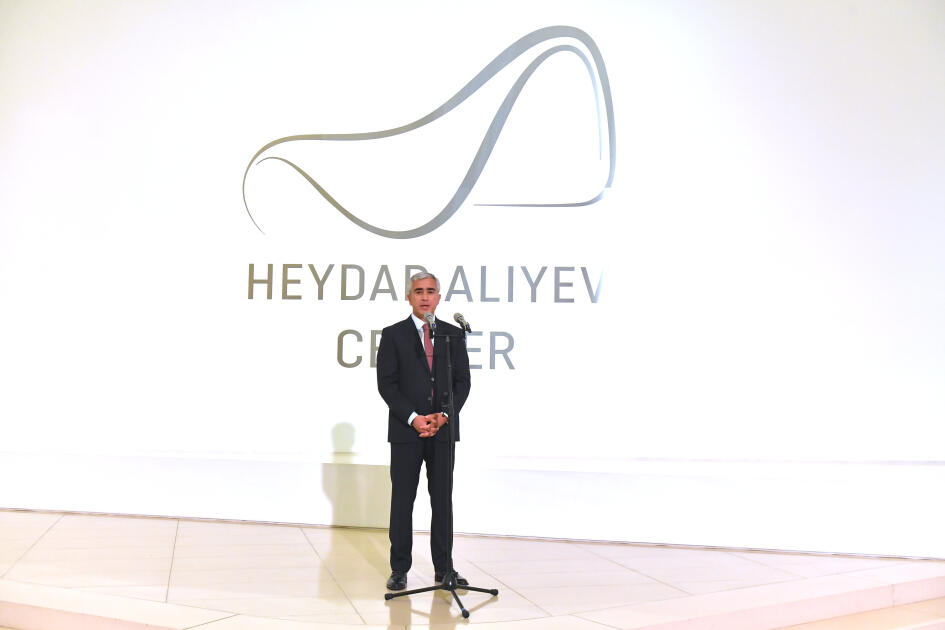 Heydər Əliyev Mərkəzində italyan heykəltəraşın “Təbiətin nemətləri” adlı sərgisi açılıb