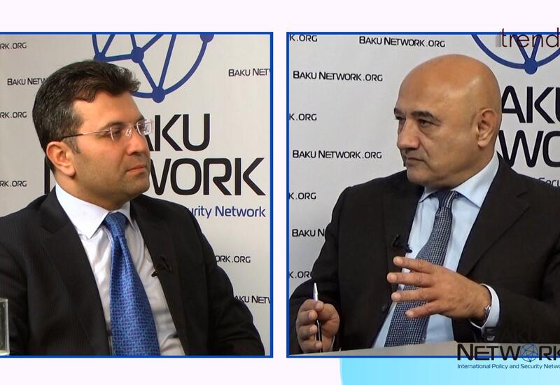 “İncəsənət divar hörmür, körpü salır” – Eyyub Quliyev “Tofiq Abbasovla dialoq” verlişində