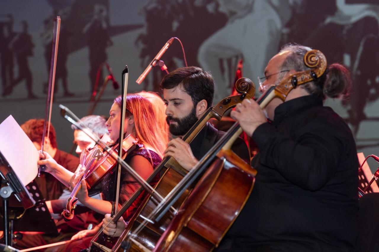 Впервые в Баку для любителей корейской музыки состоялось шоу "K-POP Symphony"