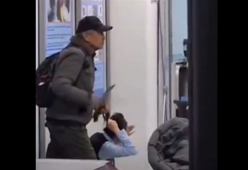 Мужчина с ножом взял в заложницы сотрудницу аэропорта Казахстана