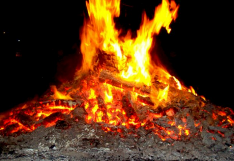 Çərşənbə tonqalında yanaraq ölən azyaşlının