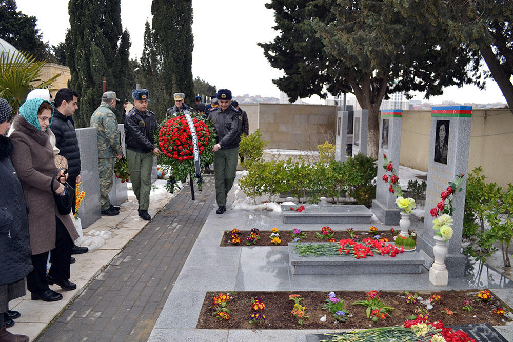 Şəhid hərbi pilot Famil Məmmədlinin xatirəsi yad edilib