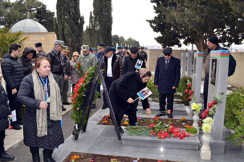 Şəhid hərbi pilot Famil Məmmədlinin xatirəsi yad edilib