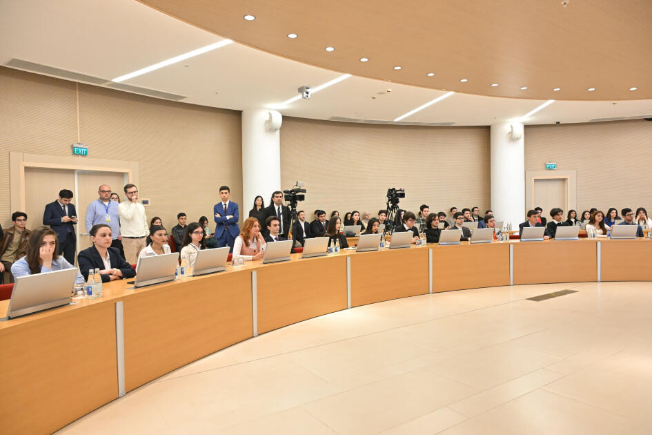 Şimali Makedoniya Prezidenti ADA Universitetində tələbələrlə görüşüb