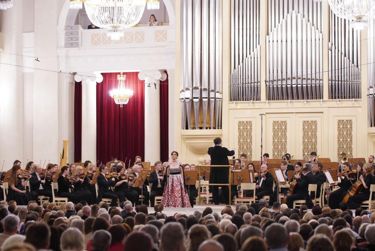 Женское очарование из Азербайджана в Санкт-Петербурге