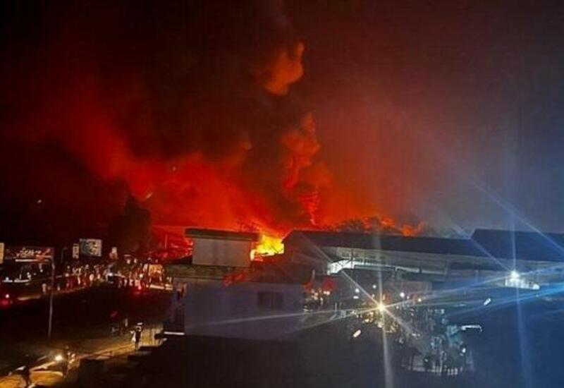 Neft tankeri ilə yük gəmisi toqquşdu