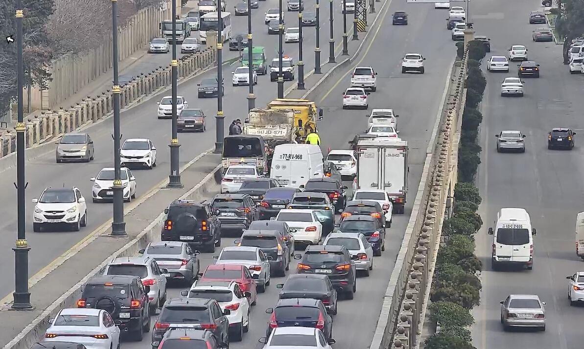 Bakıda tıxacları necə aradan qaldırmaq olar?