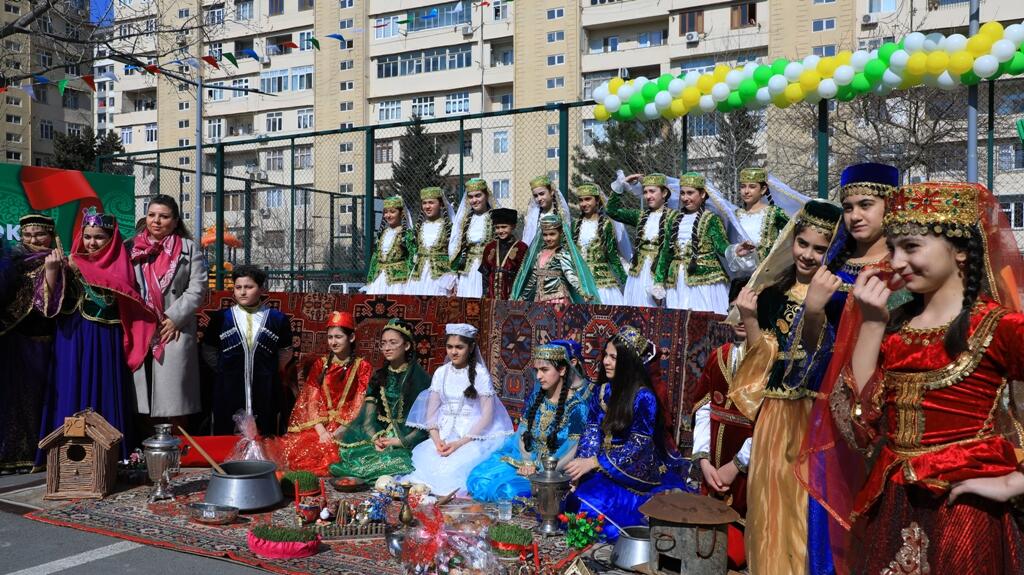 В Баку проходят торжества в преддверии праздника Новруз