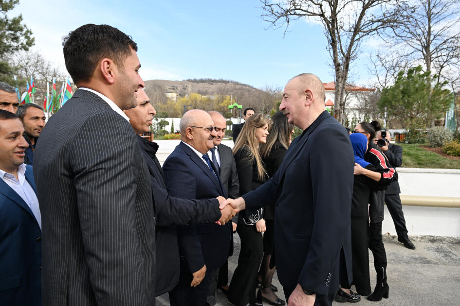 Prezident İlham Əliyev və Birinci xanım Mehriban Əliyeva Ağdərənin Həsənriz kəndində sakinlərlə birlikdə Novruz tonqalını alovlandırıblar
