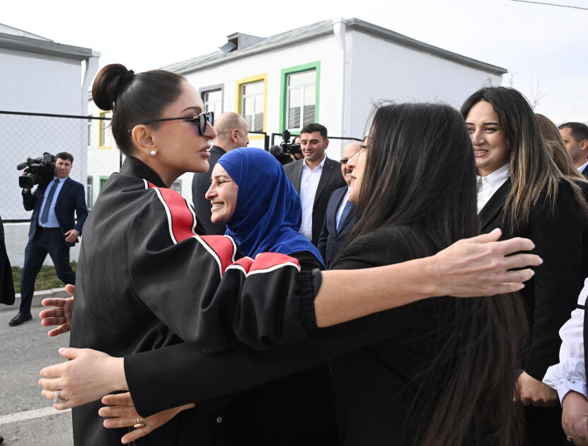 Prezident İlham Əliyev və Birinci xanım Mehriban Əliyeva Ağdərənin Həsənriz kəndində sakinlərlə birlikdə Novruz tonqalını alovlandırıblar