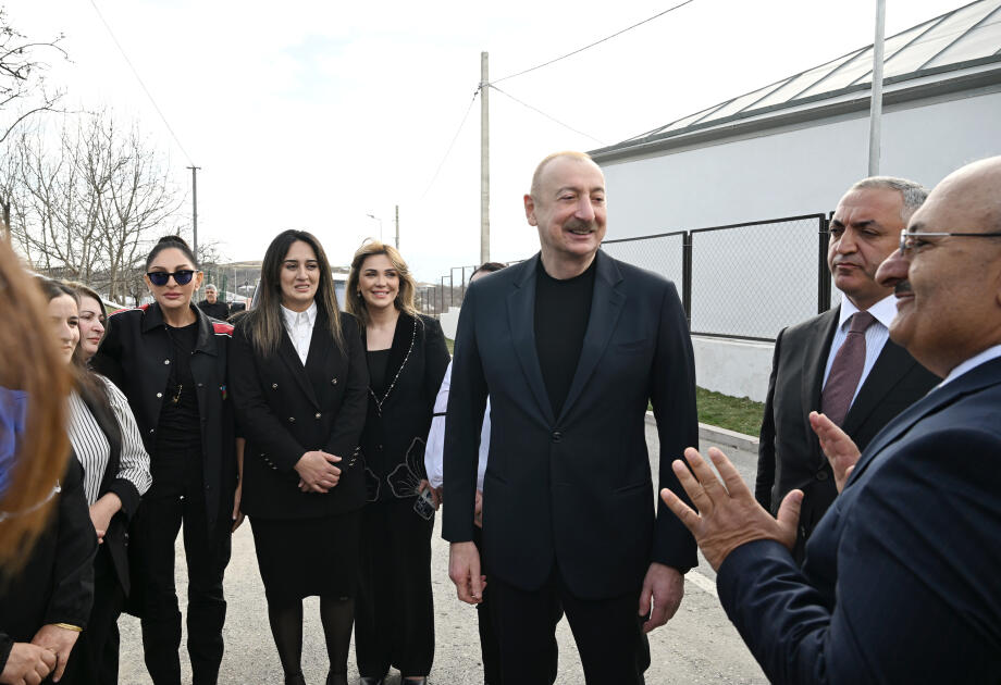 Prezident İlham Əliyev və Birinci xanım Mehriban Əliyeva Ağdərənin Həsənriz kəndində sakinlərlə birlikdə Novruz tonqalını alovlandırıblar
