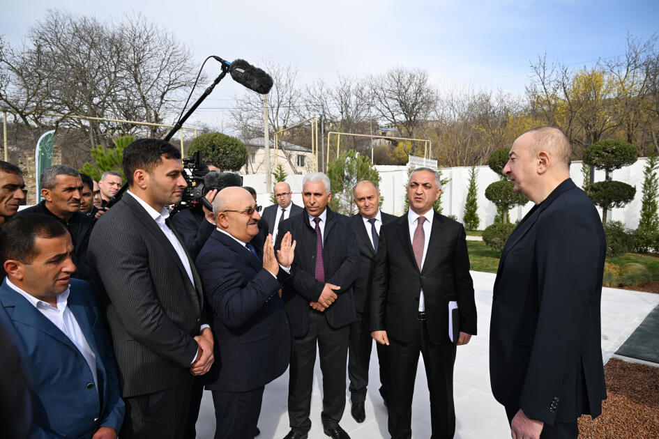 Prezident İlham Əliyev və Birinci xanım Mehriban Əliyeva Ağdərənin Həsənriz kəndində sakinlərlə birlikdə Novruz tonqalını alovlandırıblar