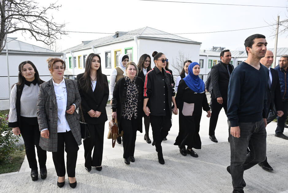 Prezident İlham Əliyev və Birinci xanım Mehriban Əliyeva Ağdərənin Həsənriz kəndində sakinlərlə birlikdə Novruz tonqalını alovlandırıblar