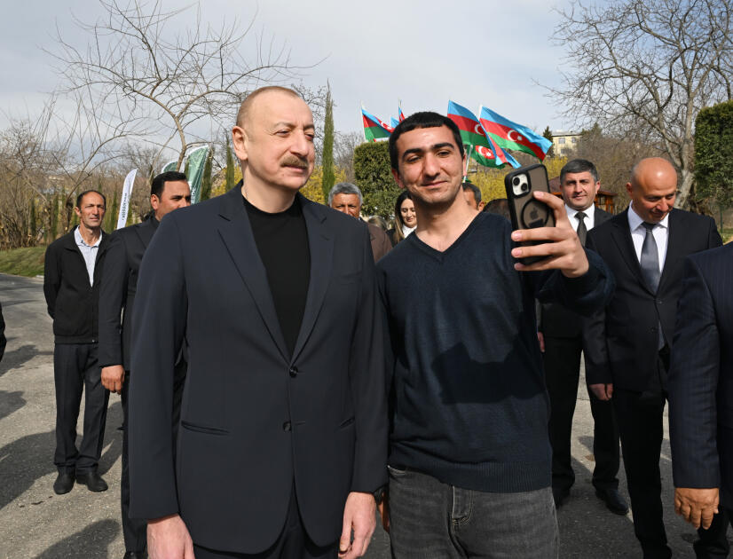 Prezident İlham Əliyev və Birinci xanım Mehriban Əliyeva Ağdərənin Həsənriz kəndində sakinlərlə birlikdə Novruz tonqalını alovlandırıblar