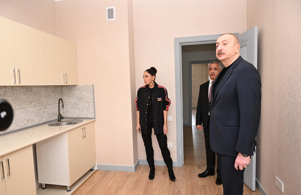 Президент Ильхам Алиев и Первая леди Мехрибан Алиева приняли участие в церемонии сдачи в эксплуатацию жилого комплекса в селе Суговушан